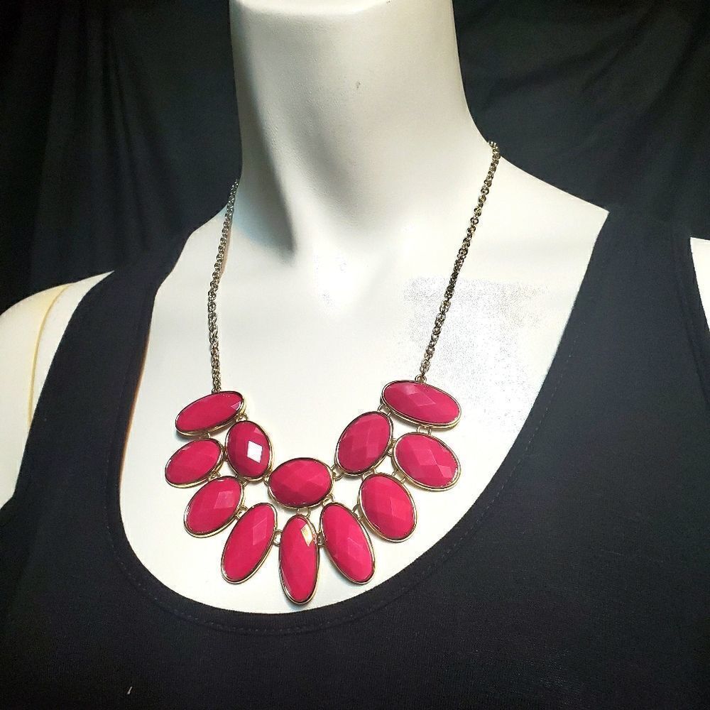 NWT Color Coral Pink Necklace